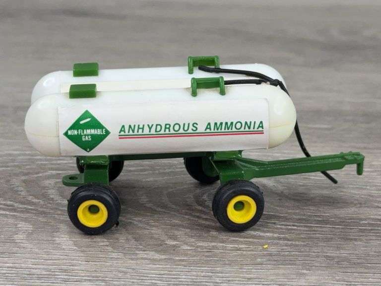 4 Anhydrous Ammonia Tanks, 1/64, 3 Ertl- 1 Custom