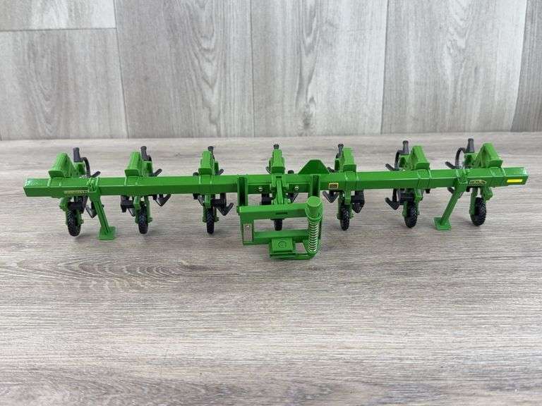 John Deere 856 Minimum Tillage Cultivator, 1/16, Ertl
