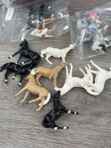 Farm Country Mustang Roundup 35 Pieces, 1/64, Ertl, Unsure If Complete