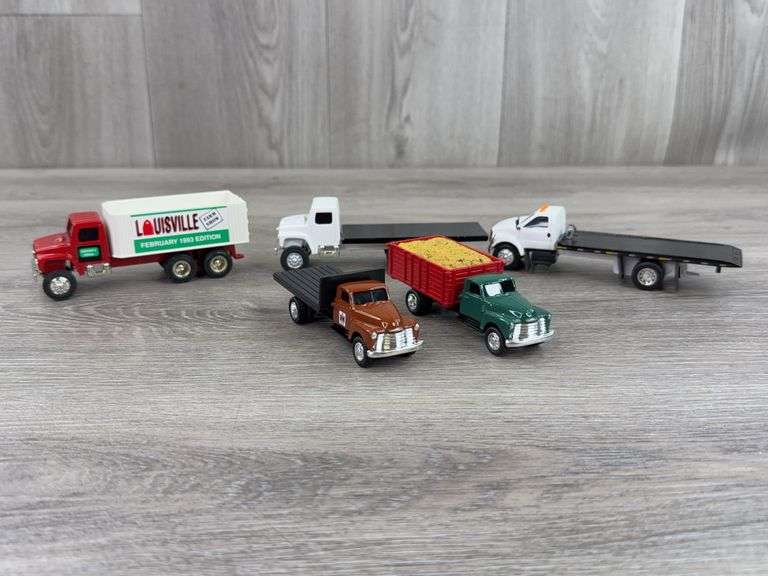IH Flatbed & Grain Trucks, 1/64, Ertl & Custom