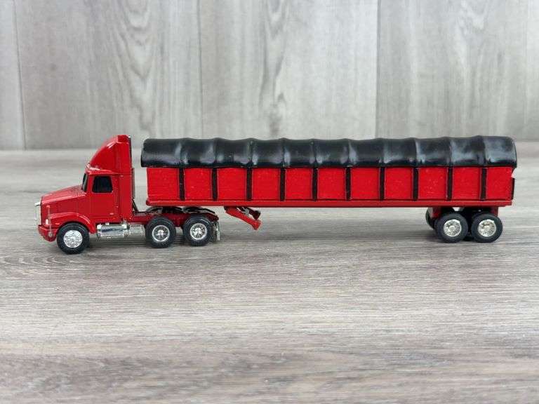 WhiteGMC Truck W/Grain Trailer, 1/64, Custom