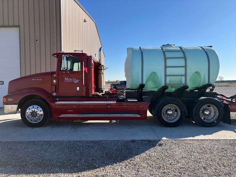 1994 International 9400 Semi with 3500-Gal Tank Skid