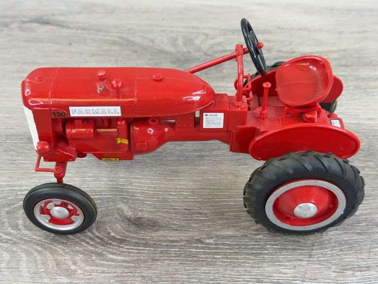 IH Farmall 130 WF, 1/16, Custom, Plastic