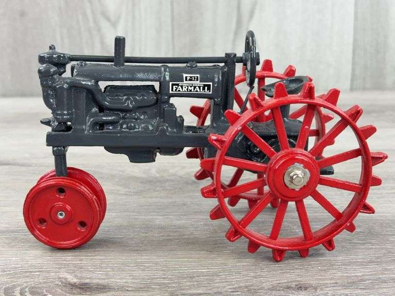 McCormick-Deering Farmall F-12, 1/16