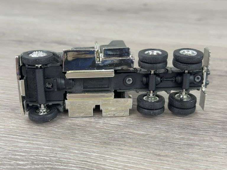 International Hill-T Farm & International Navistar Truck W/Bottom Dump Trailers, 1/64, Custom