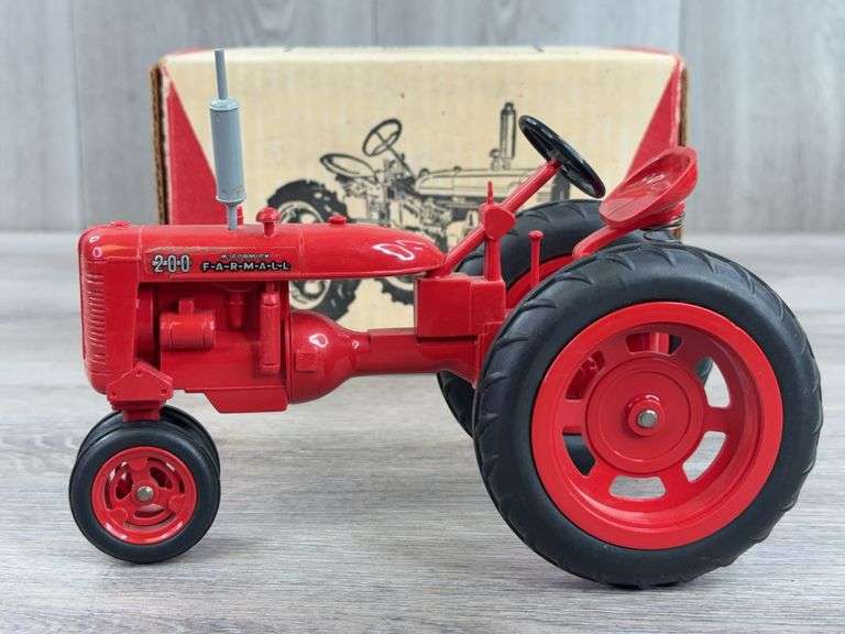McCormick Farmall 200 NF, 1/16, Serial #86, Florida Classic Farm Toy