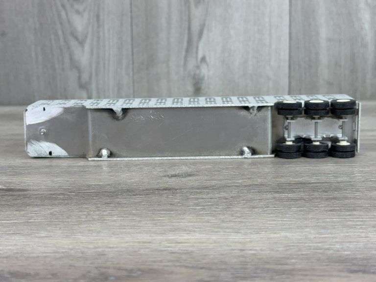 Tri-Axle Cattle Trailer, 1/64, Aluminum, Custom