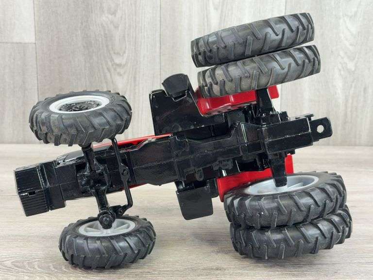 Case IH MX135 MFD Duals, 1/16, Vincent Farm Equipment Limited