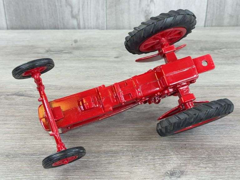 IH McCormick Farmall 350 WF, 1/16, Custom