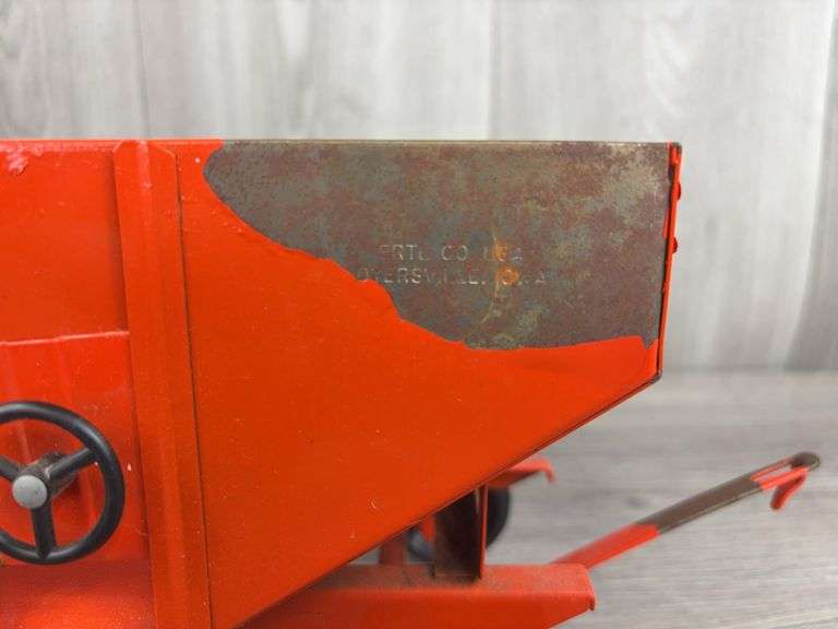 ERTL Gravity Feed Grain Hopper