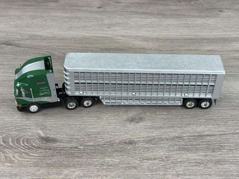 International Hoyson Trucking Truck W/Livestock Trailer, 1/64, Custom