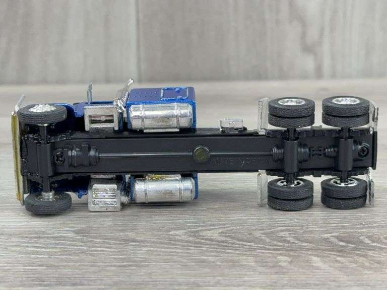 Custom International Truck W/Bulk Tanker, 1/64, Tanker Is Midwest Replicas