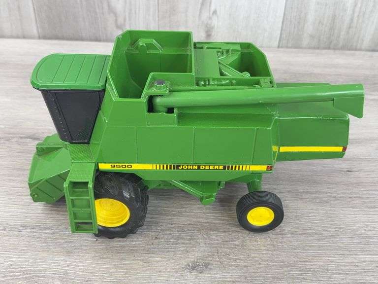 John Deere 9500 Combine, 1/28, 2 Heads, Ertl