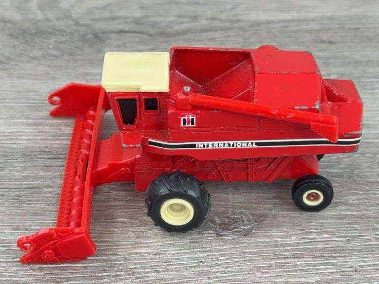 International Combine, 1/64, 2 Heads, Ertl, Missing Reel
