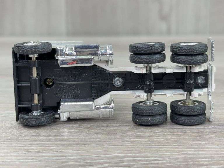 Mack Best Livestock Transfer Truck W/Livestock Trailer, 1/64, Ertl