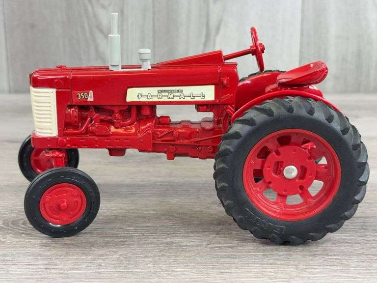 IH McCormick Farmall 350 WF, 1/16, Custom