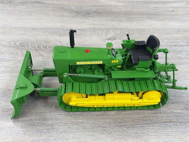 John Deere 2010 Crawler W/Blade, 1/16, Ertl, 3 PT.