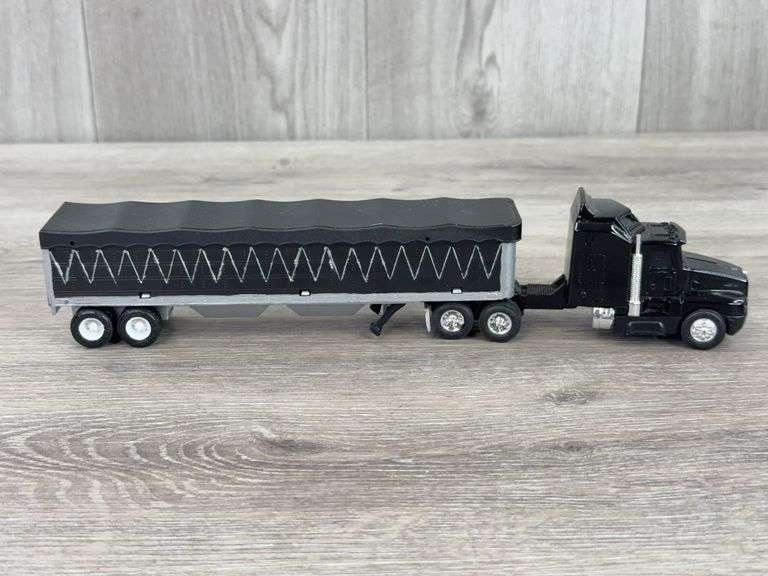 WhiteGMC Plainfield Trucking Truck W/Livestock Trailer-Ertl & Kenworth T600A Truck W/Bottom Dump Trailer-Custom, 1/64
