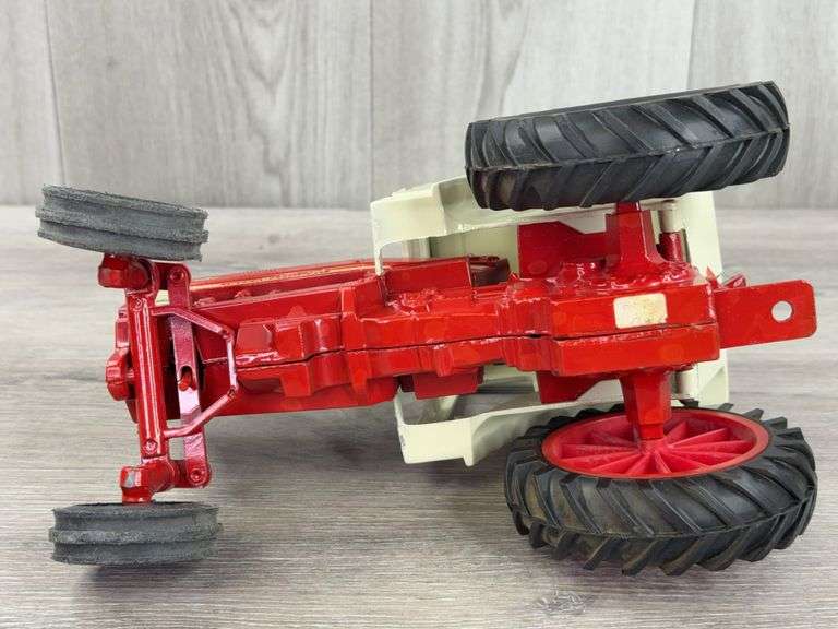 International Farmall 1066 WF Cab, 1/16, Ertl