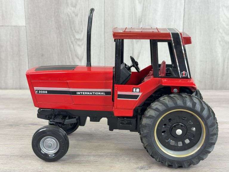 International 3088 WF, 1/16, Custom, Cab Is Broken