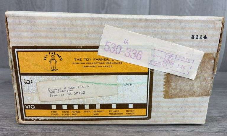 IH Farmall 300. Toy Farmer 1984