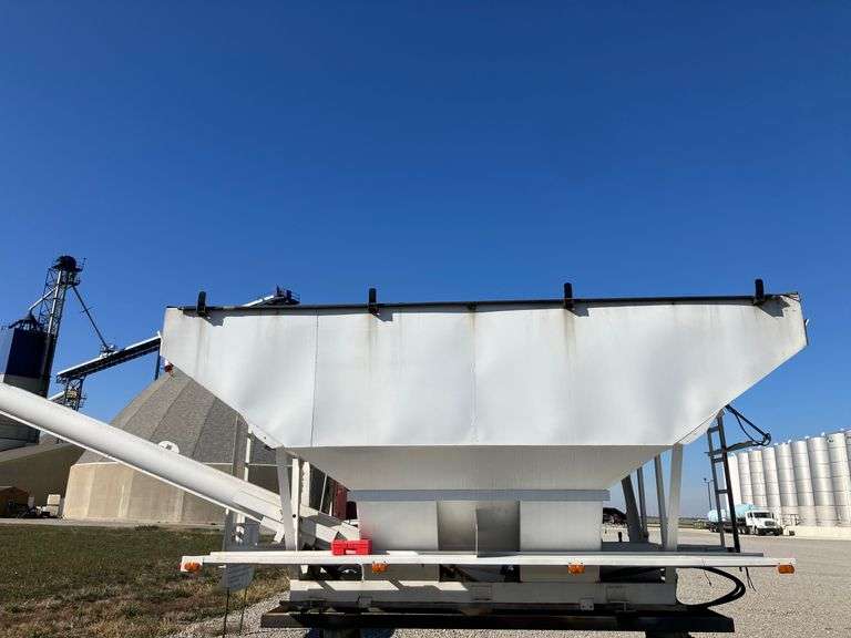 Simonsen Fertilizer Tender Dual Bin Hopper - No chassis