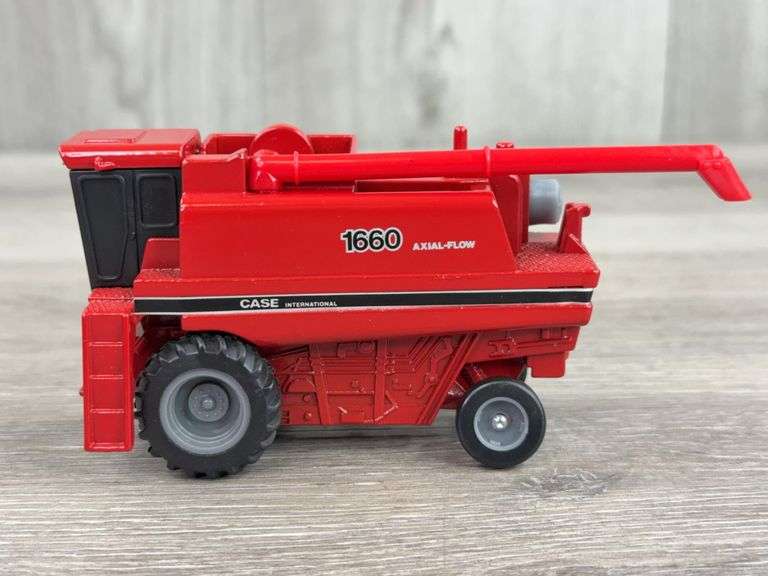 Case International 1660 Axial Flow Combine,  1/64, Ertl, 2 Heads