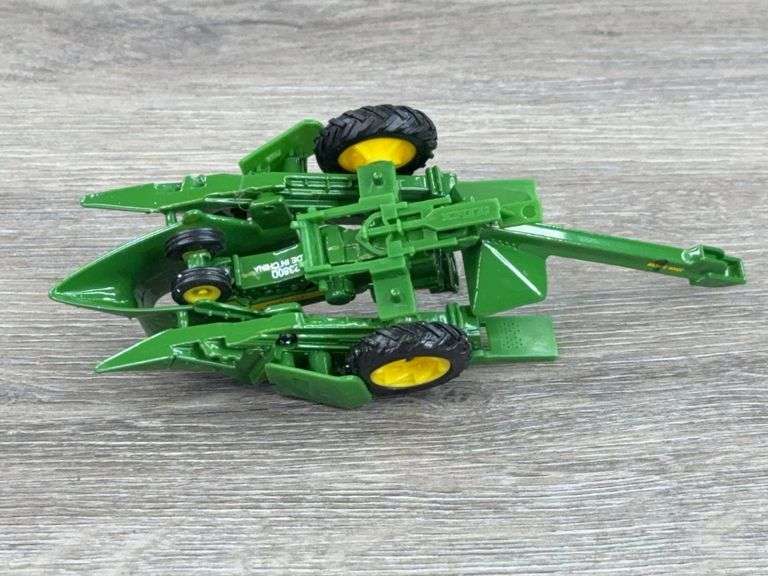 Farmall 560, John Deere 630& Oliver Row-Crop 88 W/Mounted Corn Pickers, 1/64, Custom