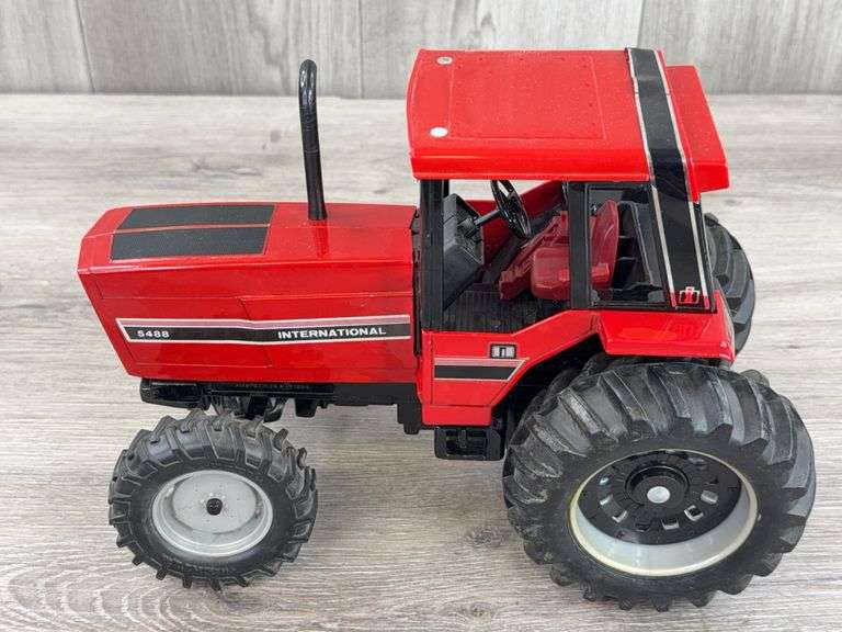 International 5488 MFD, 1/16, 1984 First Edition, Ertl