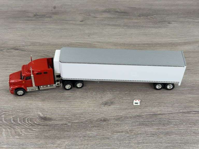 International Truck-DCP W/Refrigerated Trailer Bank-Liberty Classics Limited Edition, 1/64, Mudflap Not Attached