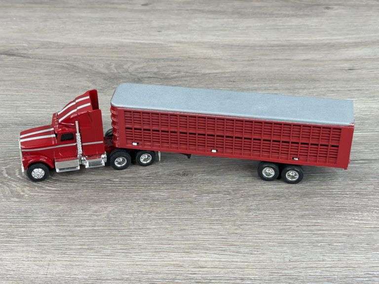International Navistar Truck W/Livestock Trailer, 1/64, Custom