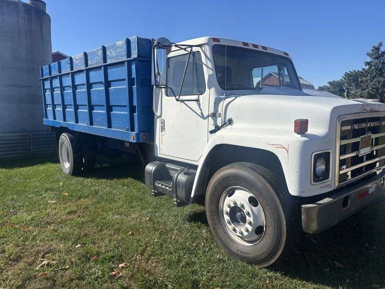 1980 International S1900 Grain Truck