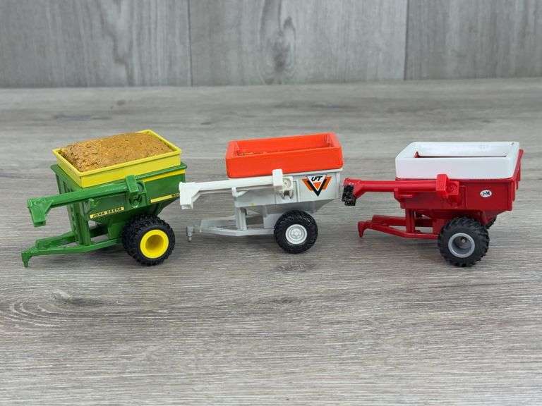 J&M-John Deere-Unverferth Grain Carts, 1/64, Ertl, Unverferth Auger Is Loose