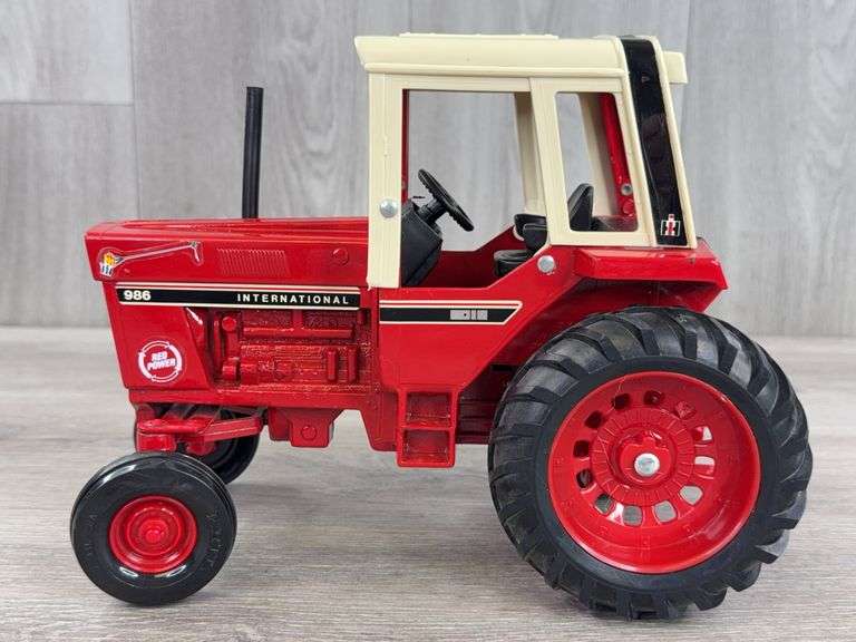 International 986 WF, 1/16, Red Power, Custom