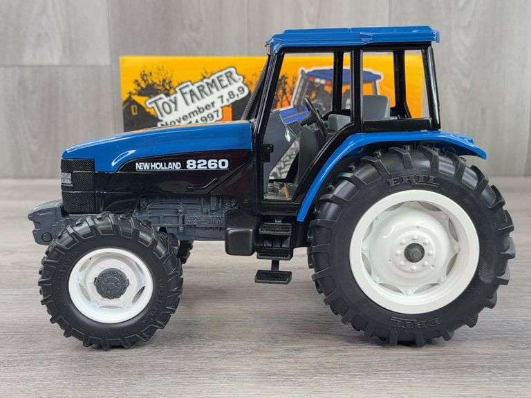 New Holland 8260 MFD, 1/16, 1997 NFTS, Toy Farmer