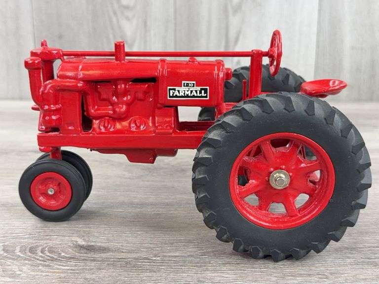 McCormick-Deering Farmall F-30, 1/16, Riecke