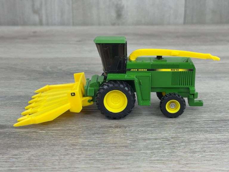 John Deere 6910 Forage Harvester, 1/64, Ertl
