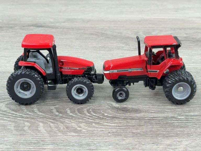 Case IH & International Tractors, 1/64, Ertl