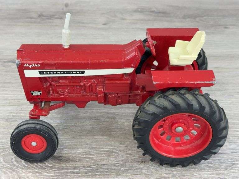 International Farmall Hydro 1026 WF, 1/16, Ertl