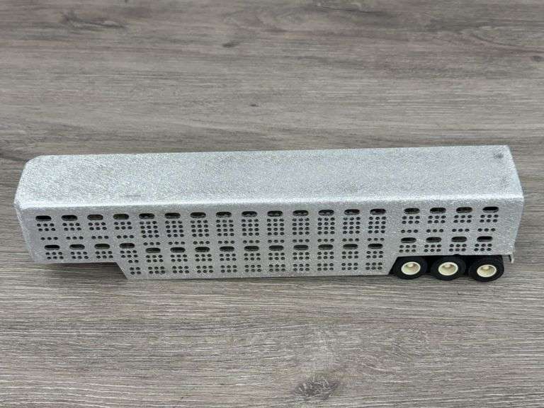 Tri-Axle Cattle Trailer, 1/64, Aluminum, Custom