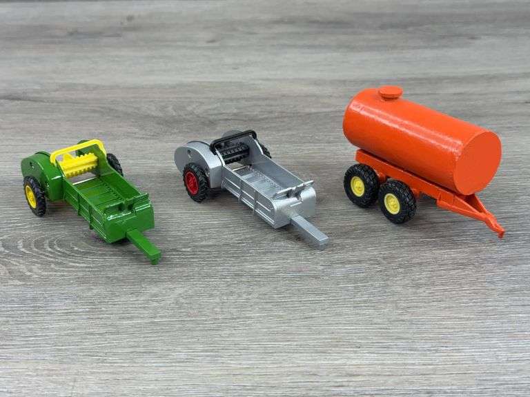 Manure & Fertilizer Spreaders, 1/43, Ertl & Custom