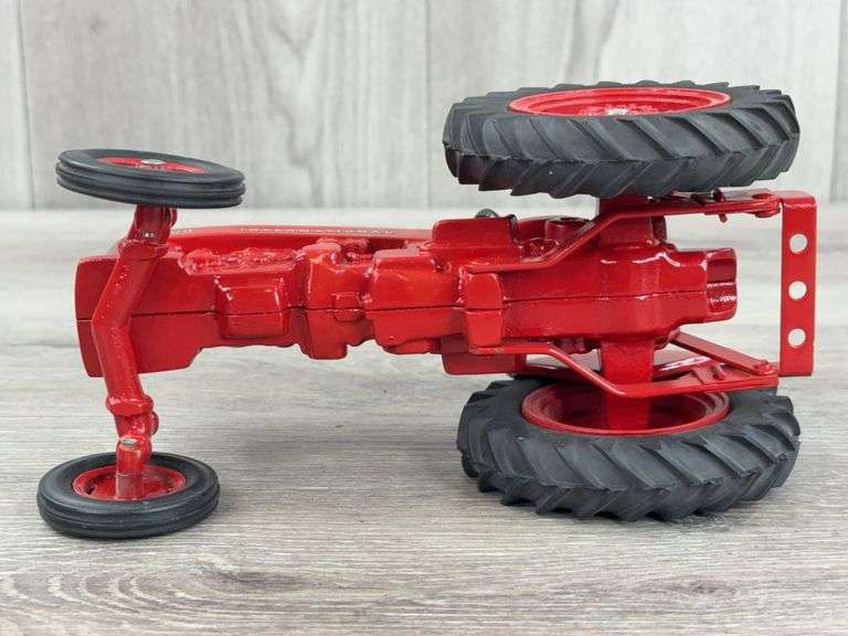 International 300 WF Utility, 1/16, Deyen, Right Fender Is Loose