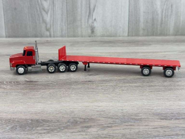 Mack CH600 Truck W/Flatbed Trailer, 1/64, Penjoy