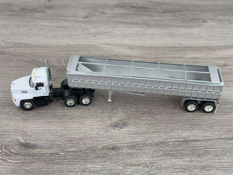 Mack Truck-PEM W/Custom Dump Trailer, 1/64
