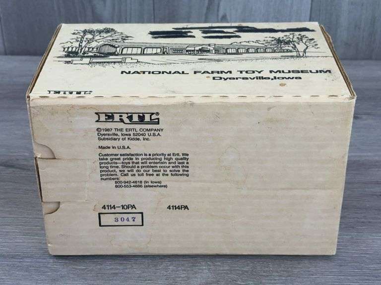 Cockshutt 560 Diesel WF, 1/16, 1987 NFTM Commemorative