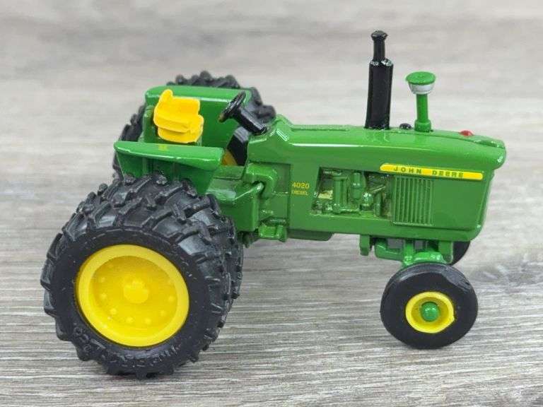 9 John Deere Tractors, 1/64, Ertl & Custom