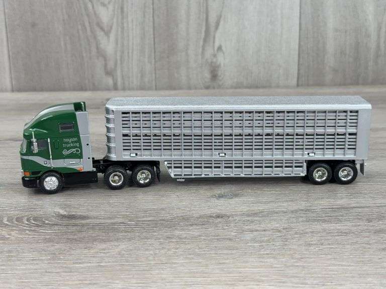 International Hoyson Trucking Truck W/Livestock Trailer, 1/64, Custom