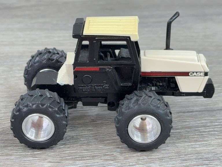 Case 4WD Tractors, 1/64, Ertl