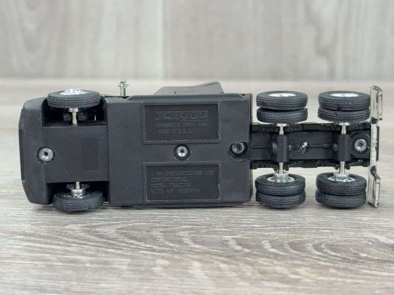 Freightliner 120 Conventional Truck-Ertl W/Custom Trailer, 1/64