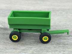 3 Mixer Mills-1 International, 2 Wagons, 1/64, 2 Mixers Missing Auger